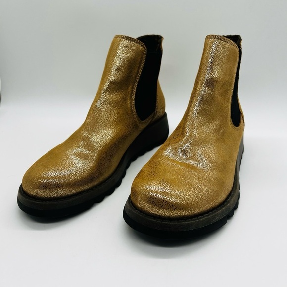 FLY LONDON WOMEN’S CHELSEAEA PULL ON LEATHER GOLD BOOTIE SIZE 39 - Picture 1 of 16